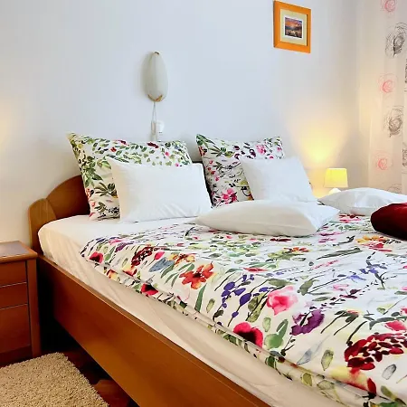 Mary Loo Rab Apartament *