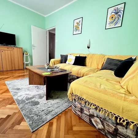 Mary Loo Rab Apartament *