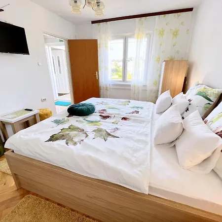 Mary Loo Rab Apartment Palit