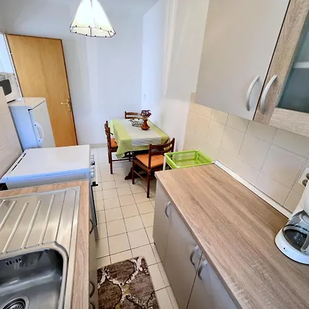 Mary Loo Rab Apartment Palit