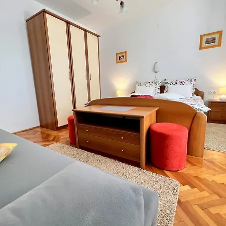 Mary Loo Rab * Palit