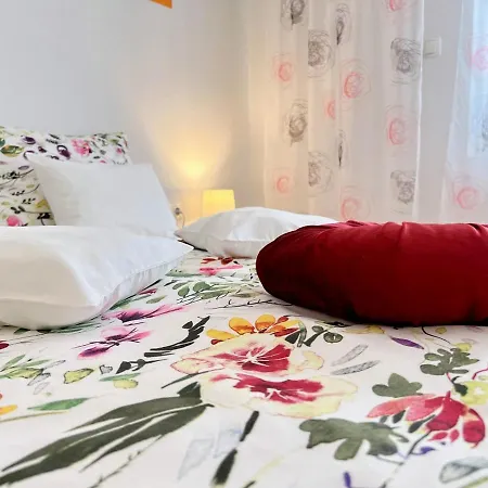 Mary Loo Rab Apartment Palit