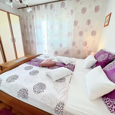 Mary Loo Rab Apartment Palit