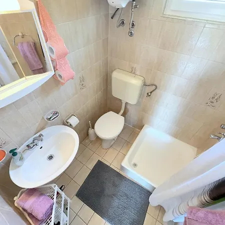 Mary Loo Rab Apartament