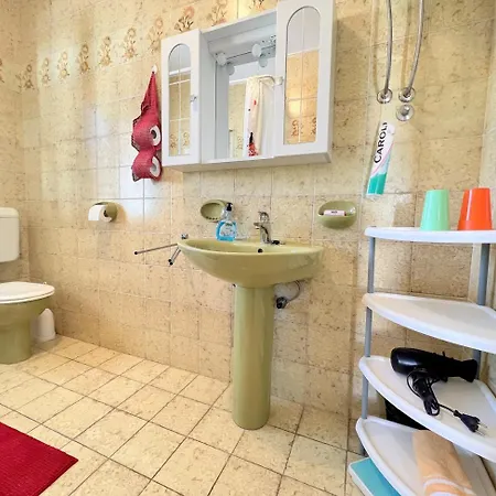Apartament Mary Loo Rab Palit