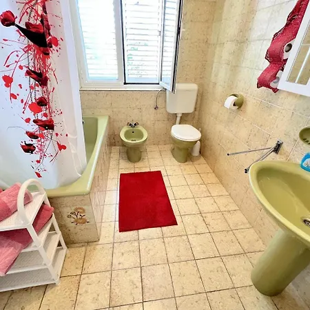 Mary Loo Rab Apartament *